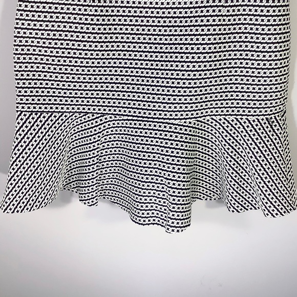 πBANANA REPUBLIC B&W Fit & Flare Skirt - Picture 4 of 6